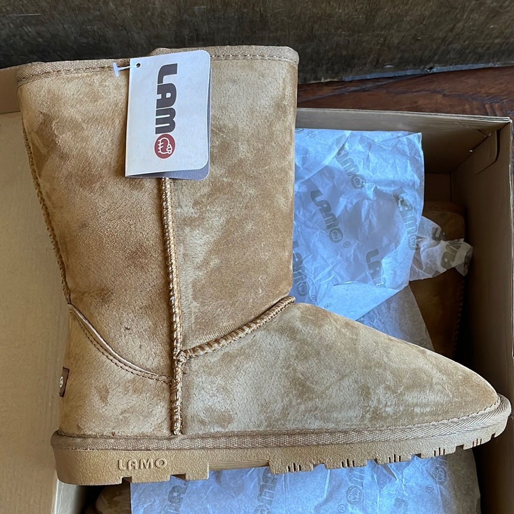 Lamo Boots in the color chestnut